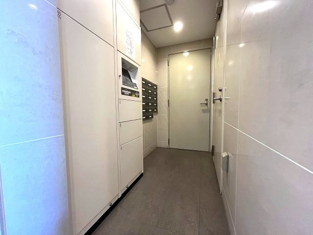 不在時も荷受けが可能な宅配ボックス有！