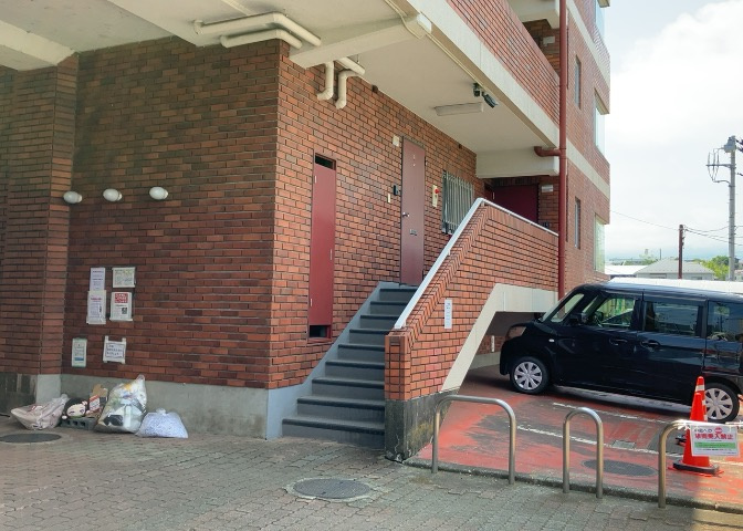 室内の防犯設備もチェックしましょう！モニター付きインターホンが設置されているか、防犯シャッターが設備されているか、ベランダに人が上がってきにくい高さかなどチェックしておくと入居後も安心できるでしょう。