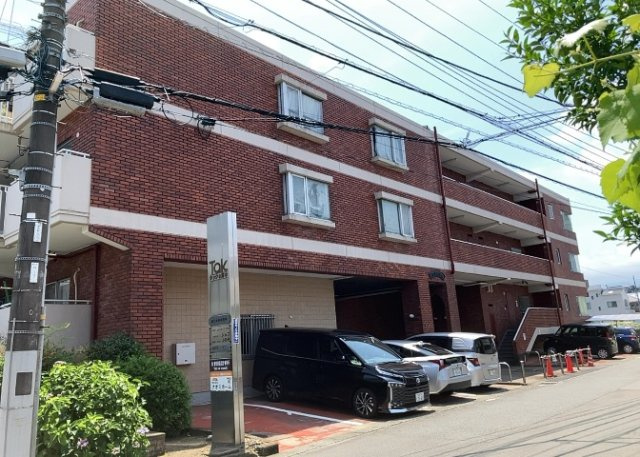 眺望の良さを楽しめるダイニングキッチンで家族団らんの時間を過ごしてはいかがでしょうか。バルコニーから見える景色を家族で眺める時間は、時間が経つのを忘れてしまいそうですね。是非、現地を見に行きましょう！