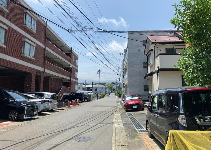 眺望を気にして物件を探す場合、前面に建物が建っていないか現地で確認しましょう！前面に建物があると景色はもちろん、日当たりや風通しにも影響が出てきます。住んだ時のことを想像しながら現地見学をしましょう。