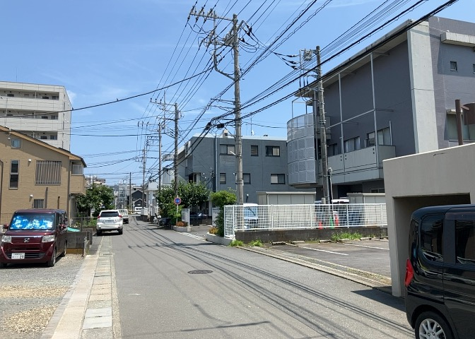 眺望の良さを楽しめるダイニングキッチンで家族団らんの時間を過ごしてはいかがでしょうか。バルコニーから見える景色を家族で眺める時間は、時間が経つのを忘れてしまいそうですね。是非、現地を見に行きましょう！