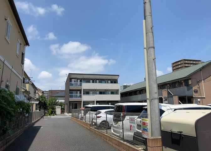 景色重視でお家選ぶをするとスーパーが遠い！学校が遠い！など生活をするうえで利便性で困ることもあります。まず一度現地を見学する際に、周辺の施設などがあるかを確認し、暮らし始めた後のことを想像しましょう。