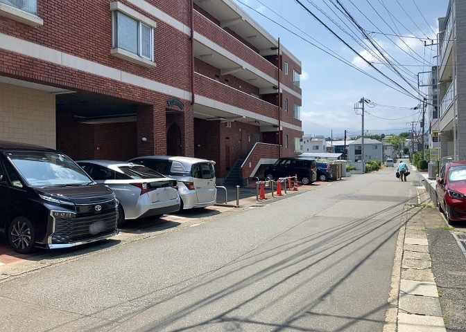 マンションの駐輪場は、事前に空きがあるか確認を取ると安心です。せっかく入居したのに駐輪スペースがない！なんてことになったら大変ですよね。そこで、内見時や購入前にはまず事前に確認しておくと良いでしょう。