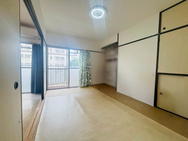 襖を開けて和室を大きな1室としても使用可能です♪※室内画像はCGにて家具・小物等を消去しております。