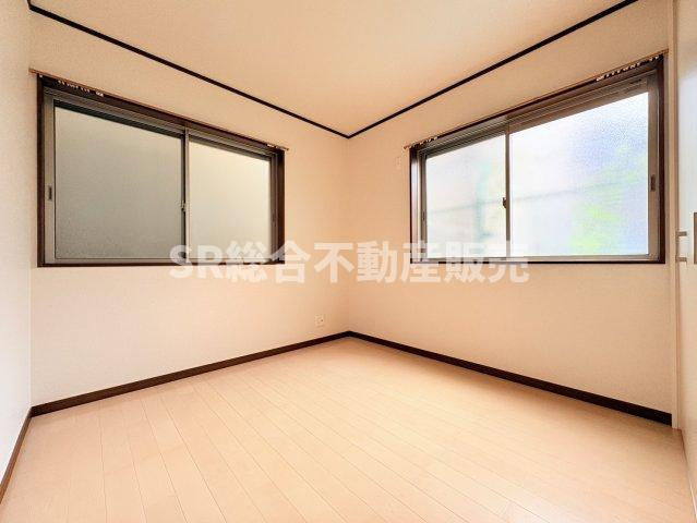2面採光の明るい洋室です！子供部屋としてぴったりです。　
