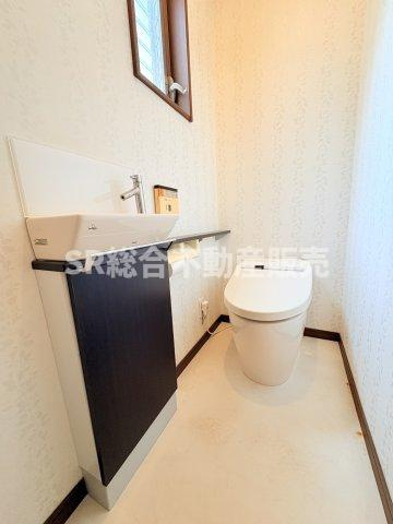 トイレが2箇所にあるので、来客や朝の忙しい時間帯にも便利です☆　