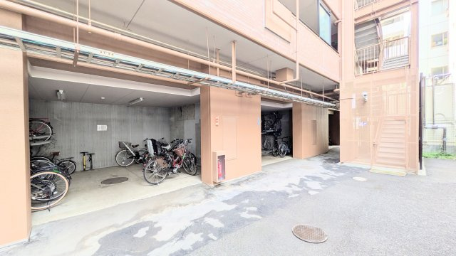 自転車置き場は雨があたりにくいです