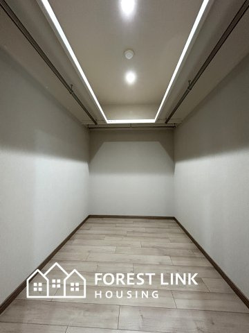 収納力豊富なウォークインクローゼットを完備。