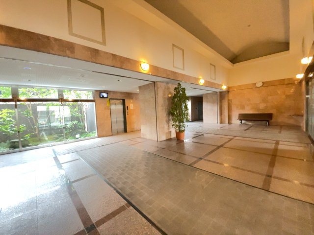 〇防犯も安心のオートロックエントランス！管理人さんも在中です♪