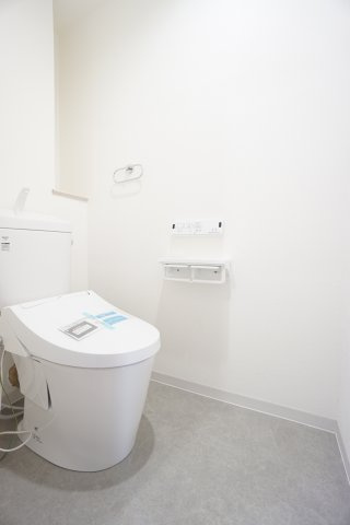 温水洗浄便座付きトイレ交換済み！節水型でお水の節約に♪