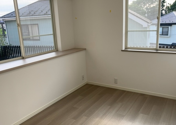 2026年6月にキッチン交換および内装刷新が行われる予定です。最新のシステムキッチンには食洗機や浄水器が完備されており、お料理やお片付けの効率が大幅に向上する機能的な調理ダイニング空間となります。