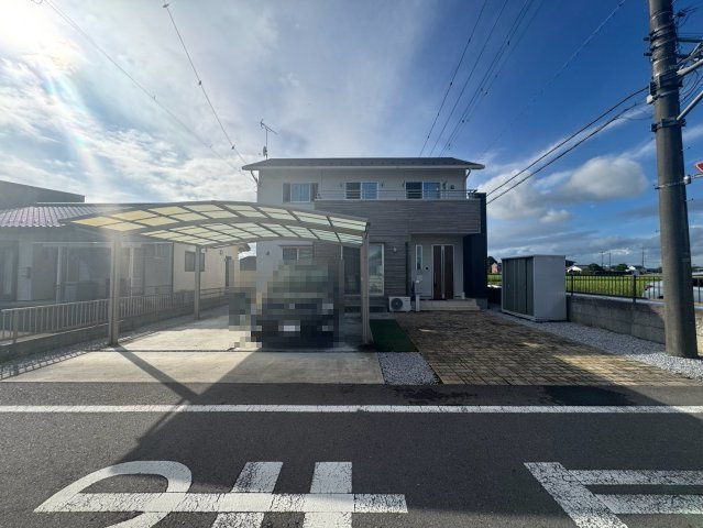 車をお持ちの方に嬉しい駐車場付きの物件です