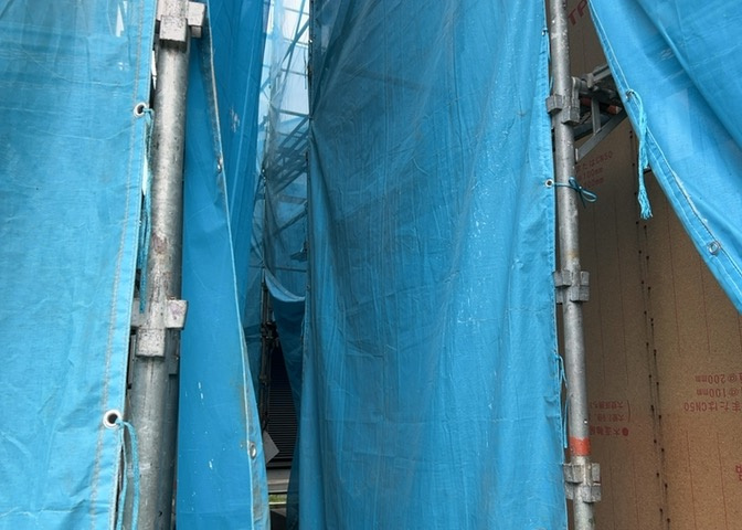 木造住宅とは土台、壁、柱など建築物の強度を支える構造体の材に木が使用されている構造を指します。構造体は建物の自重を支えるだけではなく風圧や水圧、積裁荷重などあらゆる衝撃に耐えるための基礎です。