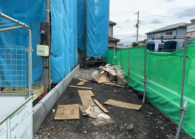 駐車場と明記されていても、最小スペースでつくられた駐車場だと大型車は駐車できなかったり、出入りしにくくなったりする可能性があります。お車のサイズと購入したい物件の駐車場のサイズを現地で確認しましょう。