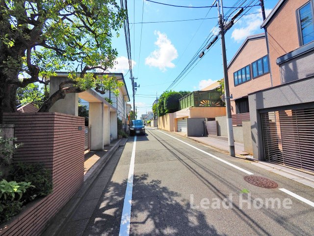 陽当たりと風通しの双方が良好な住環境です！室内全体に新鮮な空気と明るい光を取り込むことができます♪　