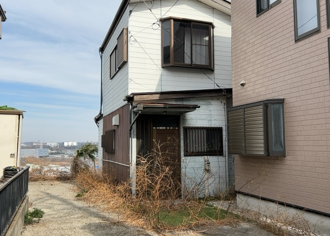 物件の詳細については、現地を見てわかること以外に、役所や法務局などで調べないとわからないことがあります。そのため、現地に行く場合は、もしこの物件を買ったらどのような生活ができるかをイメージしましょう。