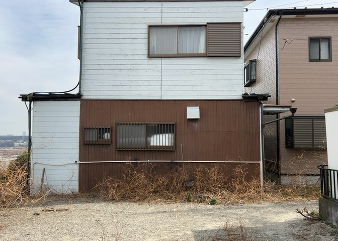 人が暮らすうえで日光は大切な要素となります。日当たりの良さは譲れないポイントですね。併せて近くに大きな建築物の建築予定がないか、あるいはそれが可能な土地が近くにないか事前に確認することもお勧めします。