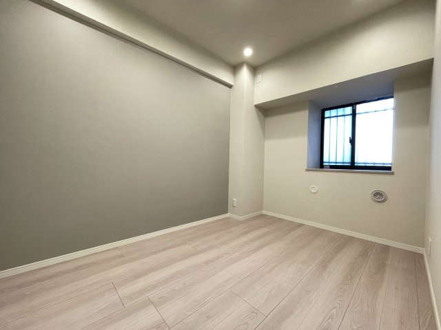 リビングから離れた洋室は、静かに休める寝室にピッタリ。　　