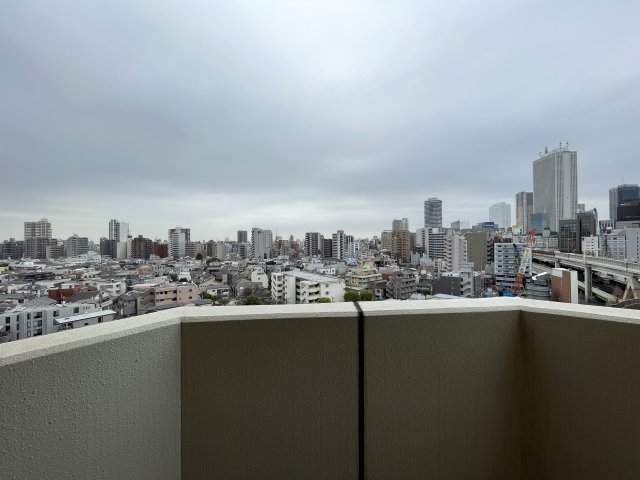 前面棟無しで南向きのバルコニーは、陽当たり・通風・眺望良好です。　