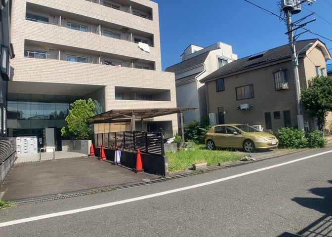 隣家の土地はどうなっているのか、生活利便施設が近くにあるのか、学校まで近いかなど、お客様のライフスタイルにあわせたイメージが重要です。また、近くにあると困る施設が近くにないかも確認するといいでしょう。
