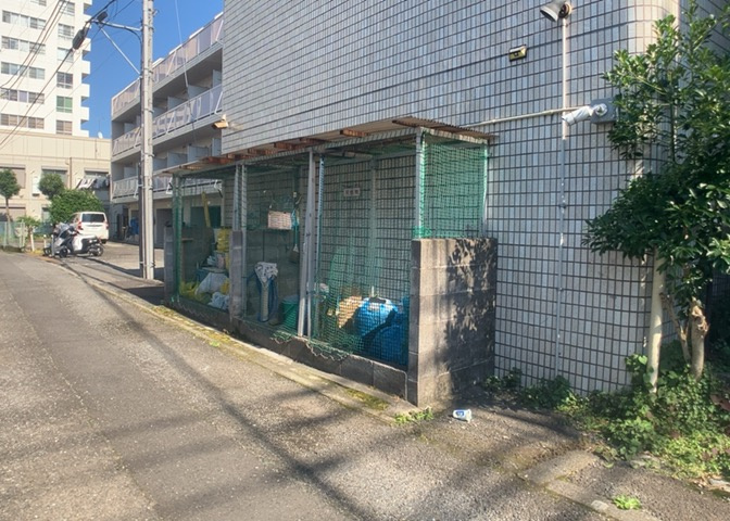 ＲＣ造、Reinforced　Concreteは直訳すると補強されたコンクリートです。主に柱や梁・床・壁が鉄筋とコンクリートで構成おり、鉄筋を組んだ型枠にコンクリートを流し込んで固めたものを指します。