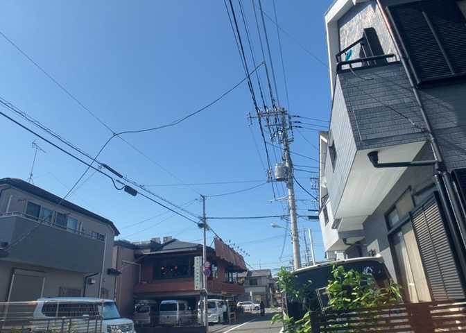 眺望を気にして物件を探す場合、前面に建物が建っていないか現地で確認しましょう！前面に建物があると景色はもちろん、日当たりや風通しにも影響が出てきます。住んだ時のことを想像しながら現地見学をしましょう。