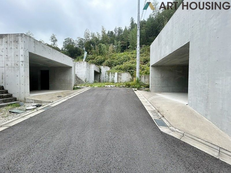 前面道路含む現地写真です