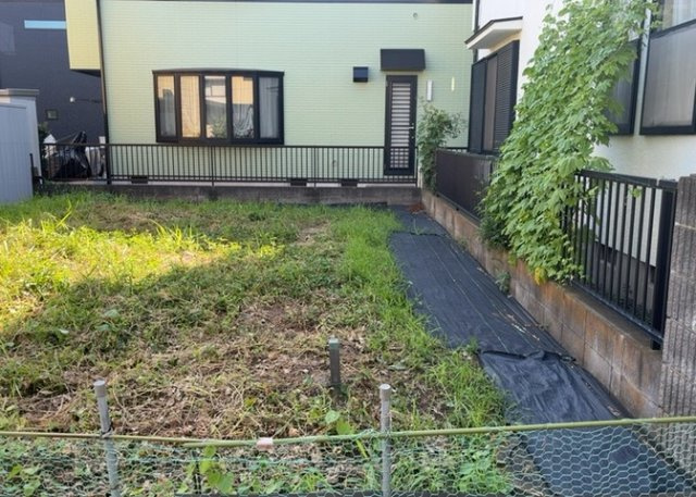 土地を買う際、住む地域の自治体や福祉の補助制度にも注目してみましょう。子供や老人の医療補助やゴミ出しのルールなど、自治体によってルールに大きな違いがあるため、暮らしやすい土地で判断するとよいでしょう。