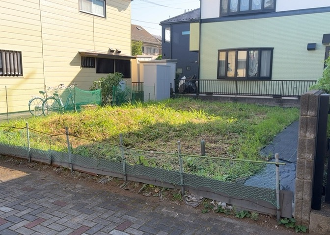 隣家の土地はどうなっているのか、生活利便施設が近くにあるのか、学校まで近いかなど、お客様のライフスタイルにあわせたイメージが重要です。また、近くにあると困る施設が近くにないかも確認するといいでしょう。