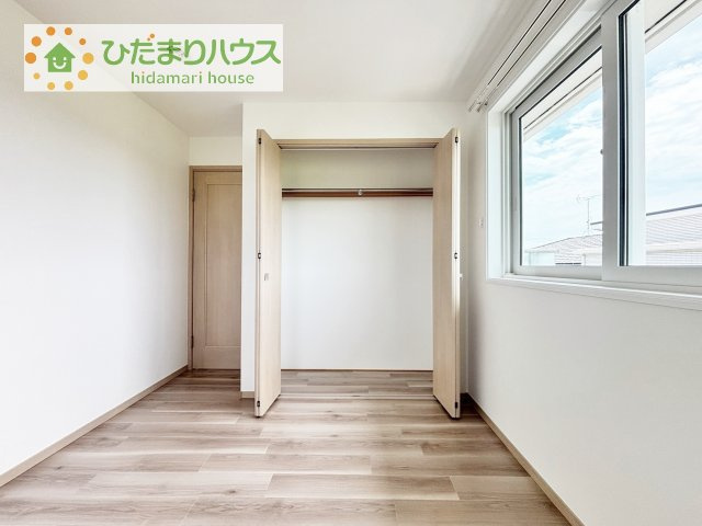 ハンガーパイプ付でお洋服の出し入れもラクラクです！