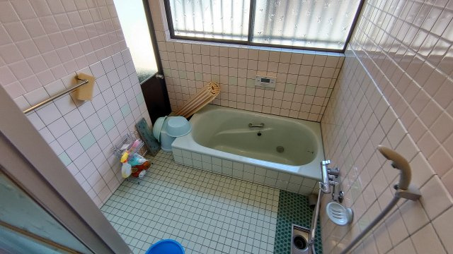 ◎大きな窓、勝手口ドア付きひろびろお風呂