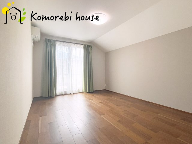 開放的な寝室です