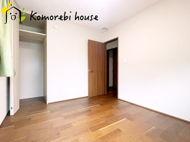 コンパクトで使いやすい洋室です