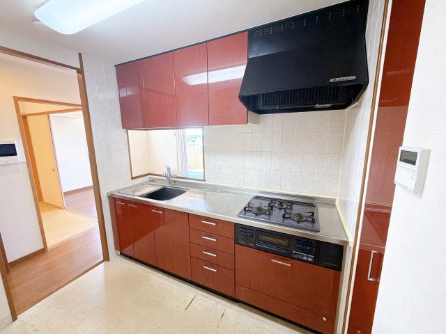 キッチンパネル採用でお手入れらくらくです