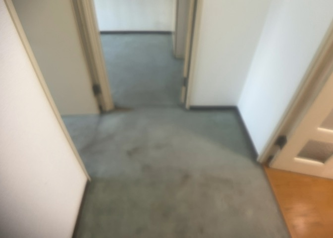 内装はとにかくおしゃれなものがいい！と選ぶ前に、まず住んだ後のことを想像してみましょう。住んでみたらコンセントの位置が悪くて使いにくいなど出てきます。事前にどの家電をどこに置くか想定しておきましょう。