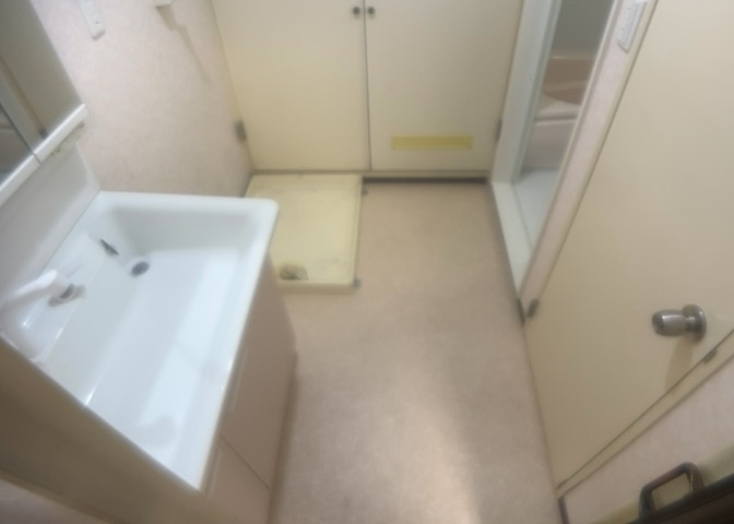 洗面脱衣所は「体を綺麗に整える場所」という目的と役割を持っています。そして便利で使い勝手のいい「体を綺麗に整える場所」にするためには、配置や動線、照明や収納計画をしっかりと検討しておく必要があります。