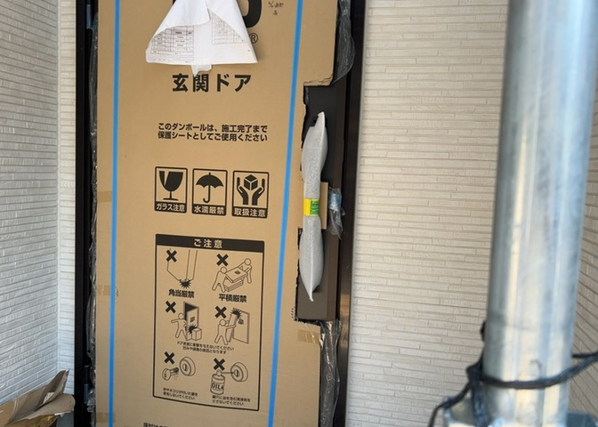 木造住宅とは土台、壁、柱など建築物の強度を支える構造体の材に木が使用されている構造を指します。構造体は建物の自重を支えるだけではなく風圧や水圧、積裁荷重などあらゆる衝撃に耐えるための基礎です。