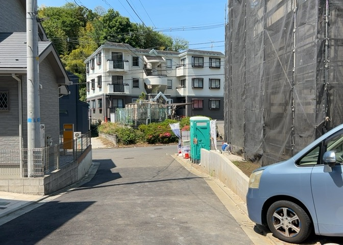 物件の詳細については、現地を見てわかること以外に、役所や法務局などで調べないとわからないことがあります。そのため、現地に行く場合は、もしこの物件を買ったらどのような生活ができるかをイメージしましょう。