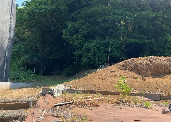 眺望を気にして物件を探す場合、前面に建物が建っていないか現地で確認しましょう！前面に建物があると景色はもちろん、日当たりや風通しにも影響が出てきます。住んだ時のことを想像しながら現地見学をしましょう。