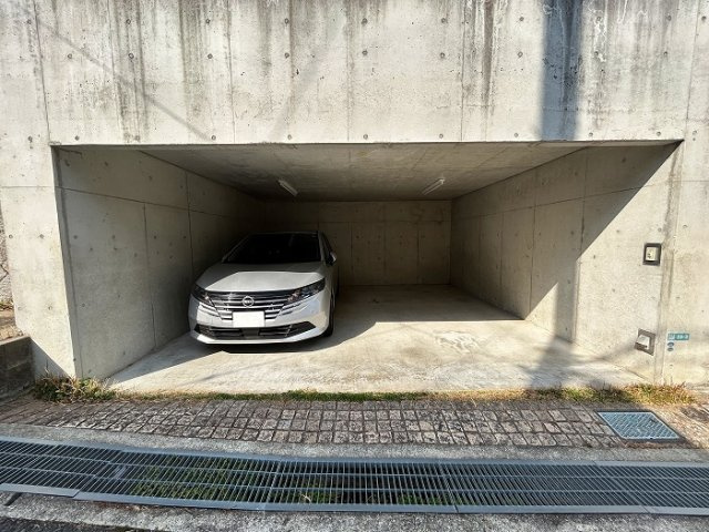 前面道路含む現地写真です