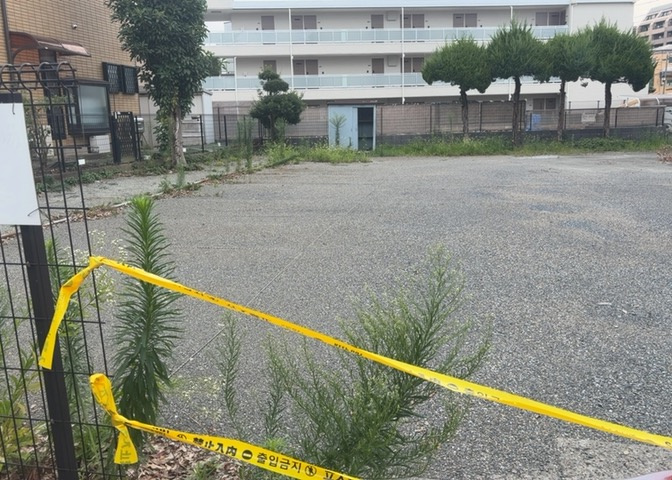 土地の形が極端に長細かったり、狭小地、あるいは道路との高低差がある傾斜地だった場合、後々売ろうとしても買い手がつかない場合もあります。後々、売却することになった時に価値の下がらない土地を選びましょう。