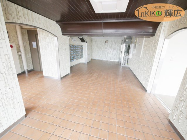 【日の出ハイツ　7階のエントランス】