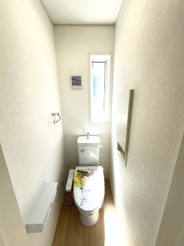 施工例。2階にもトイレです。施工例は完成時と異なる場合があります。