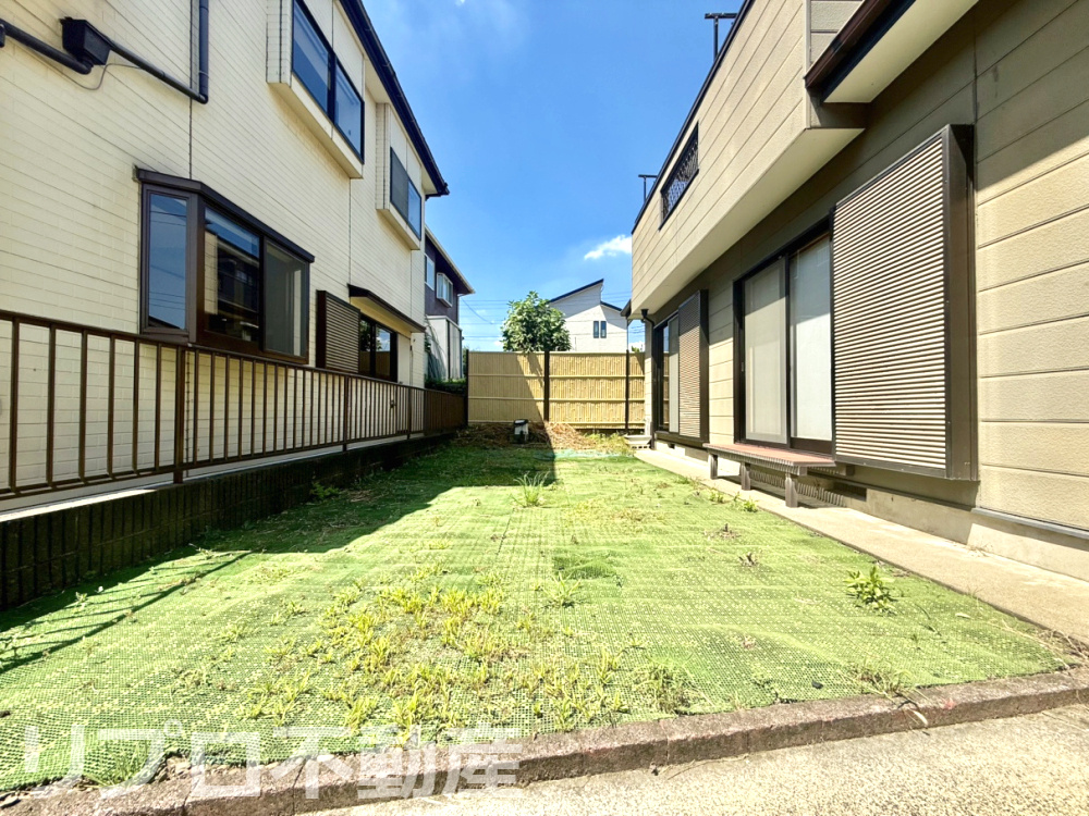 陽当たりの良好なお庭はい広く、約5ｍ以上の奥行きがあります！　ＢＢＱや趣味の空間として活用できます！