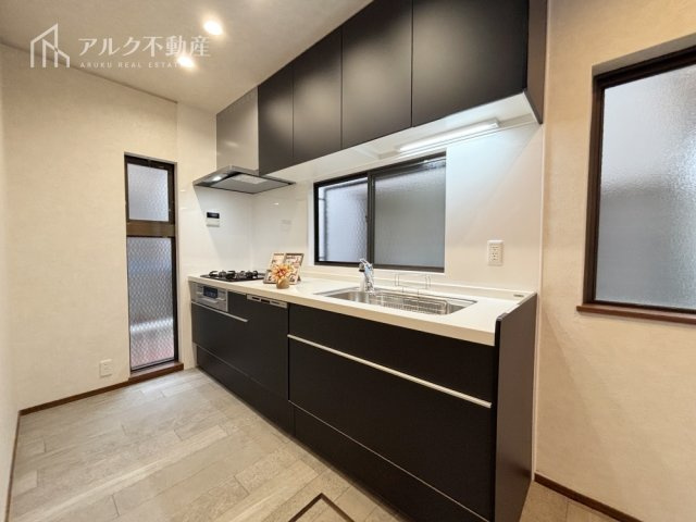 お洒落なシステムキッチンです