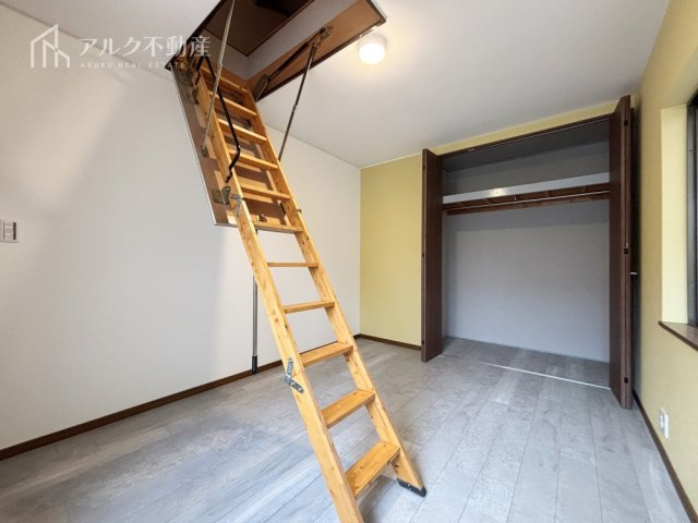 屋根裏収納ございます