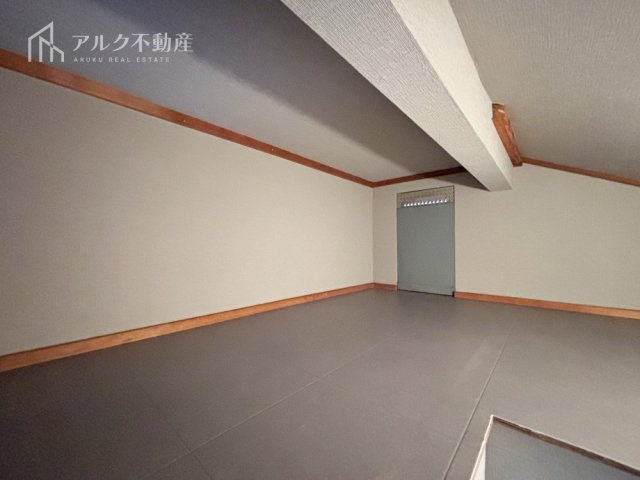 屋根裏収納