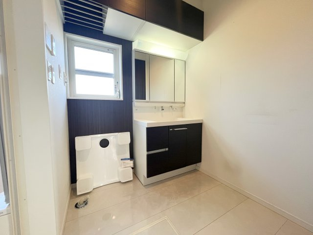 洗面スペースも広く、お子様の着替えなどもストレスなくできます♪