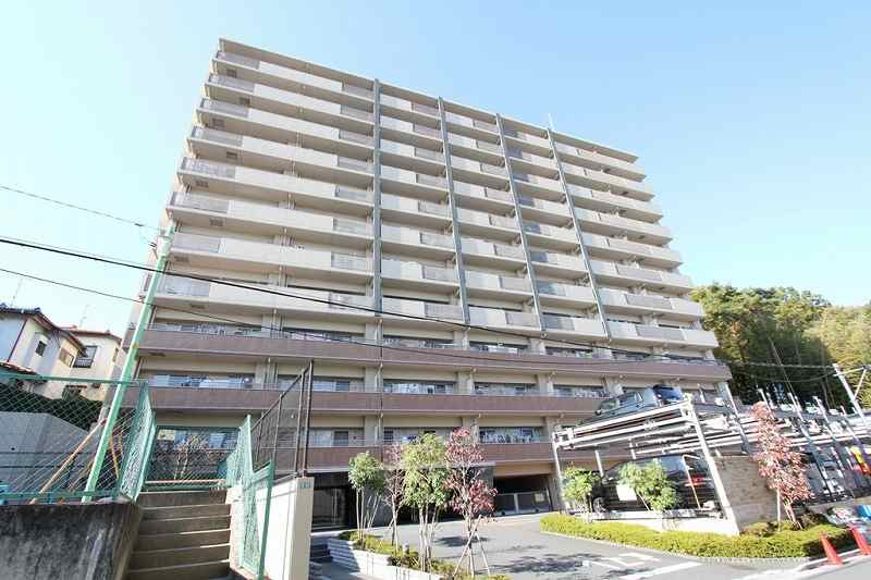 70.76ｍ2のゆとりある2SLDK！　11階部分ならではの開放感に加え、約13.3帖のLDKとワーキングスペースにも使えるサービスルームを備えた、暮らしやすい住まいです。