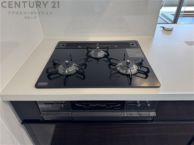 多数の調理器具を同時に使用でき、料理の効率化が可能。省エネで節約になり、様々な料理スタイルに適応できます。また、火力調整が独立しており、手入れや掃除もしやすく、今よりもっとお料理が楽しくなるかも。　